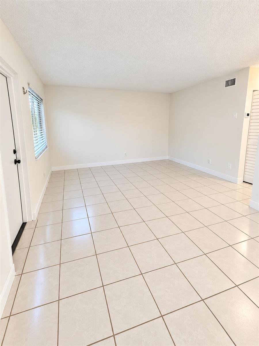   / 0 21516 sq. ft. $ 2026-10-09 0 foto