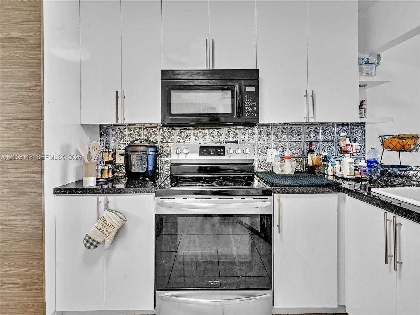 413-2 2 / 2 1036 sq. ft. $ 2026-10-08 0 foto