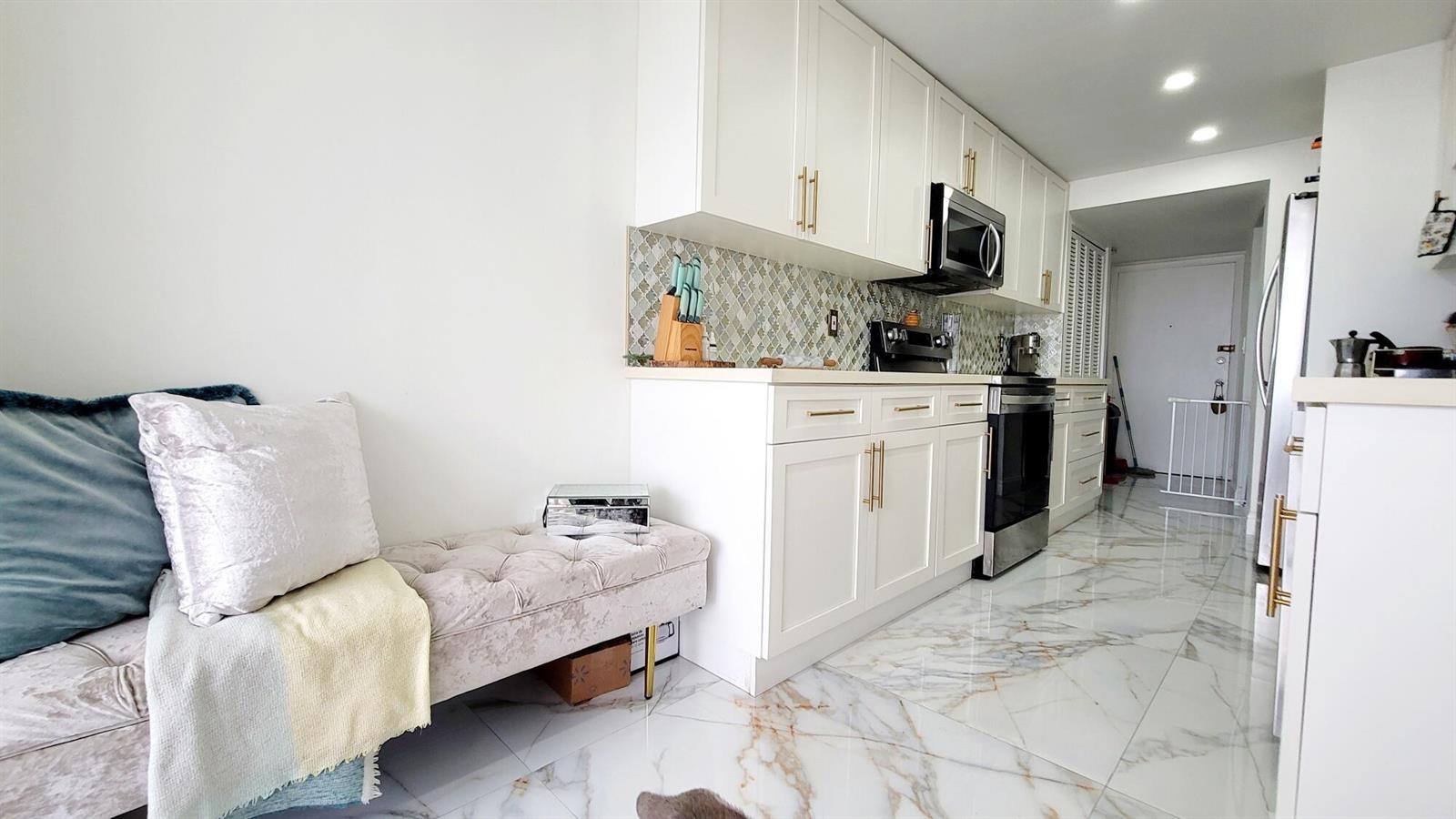 Ver detalles 308-1 2 / 2 1674 sq. ft. $ 2026-10-13 0 foto