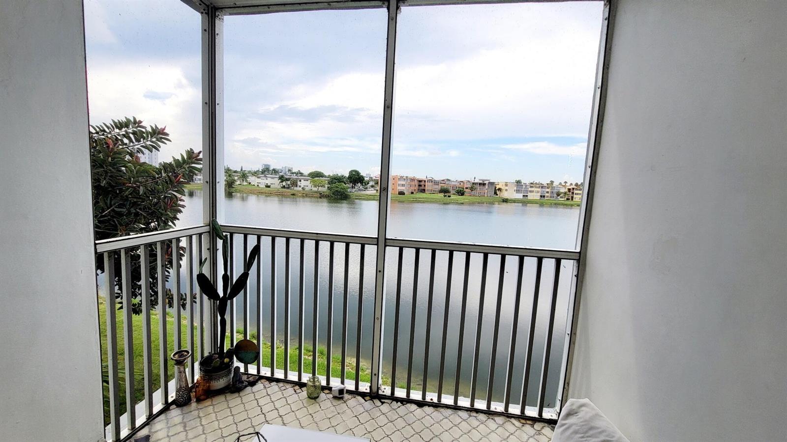 Ver detalles 308-1 2 / 2 1674 sq. ft. $ 2026-10-13 0 foto