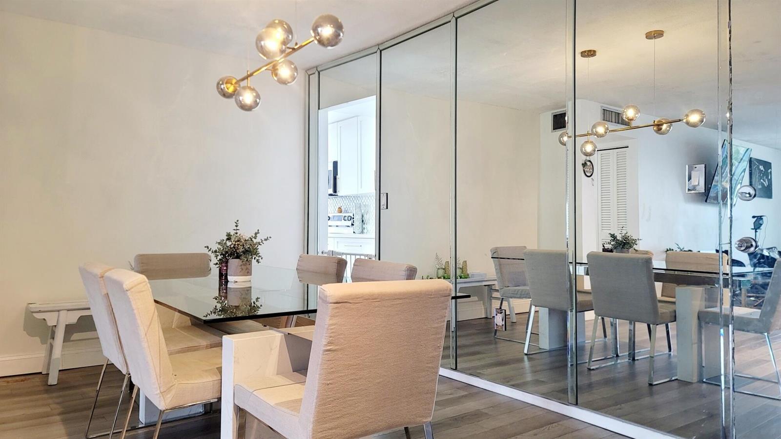 Ver detalles 308-1 2 / 2 1674 sq. ft. $ 2026-10-13 0 foto