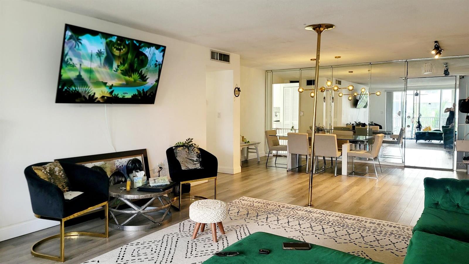 Ver detalles 308-1 2 / 2 1674 sq. ft. $ 2026-10-13 0 foto