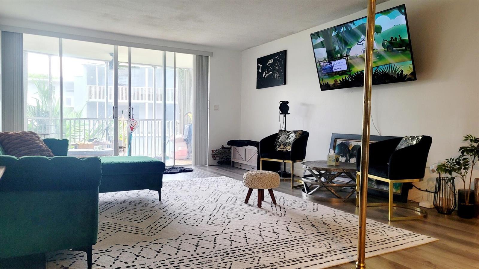 Ver detalles 308-1 2 / 2 1674 sq. ft. $ 2026-10-13 0 foto