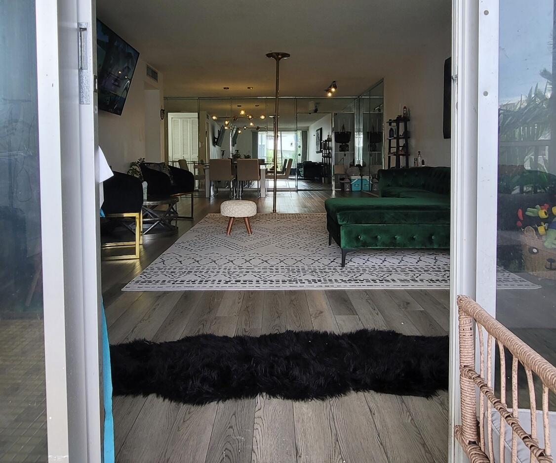 Ver detalles 308-1 2 / 2 1674 sq. ft. $ 2026-10-13 0 foto