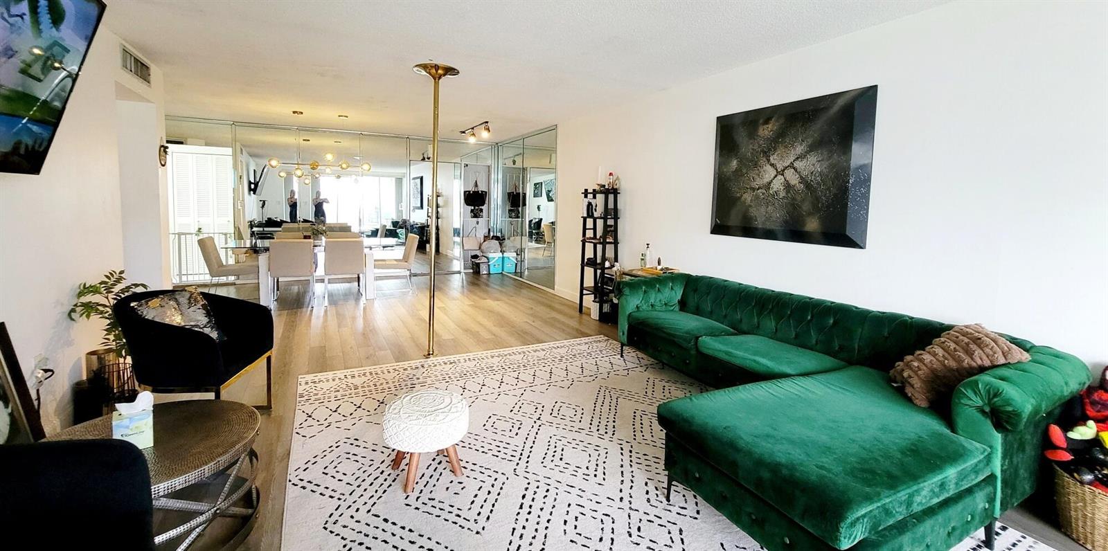 Ver detalles 308-1 2 / 2 1674 sq. ft. $ 2026-10-13 0 foto