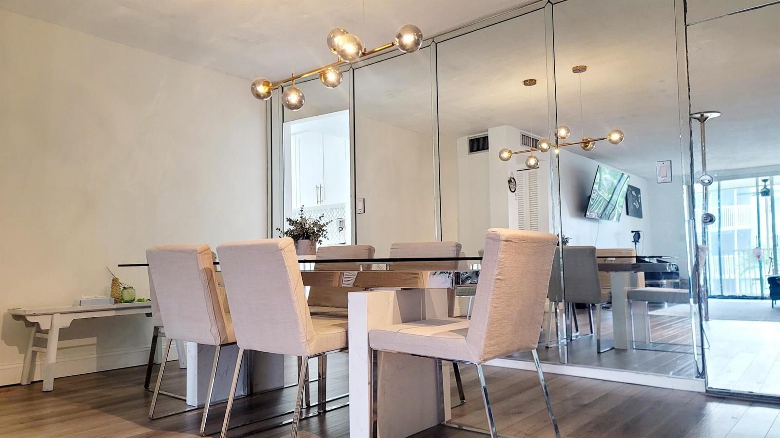 Ver detalles 308-1 2 / 2 1674 sq. ft. $ 2026-10-13 0 foto