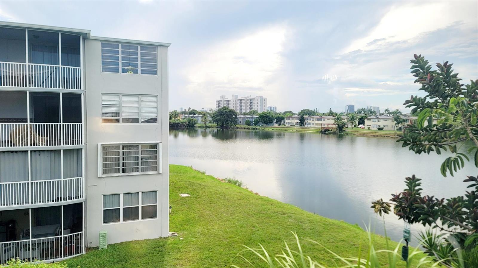 Ver detalles 308-1 2 / 2 1674 sq. ft. $ 2026-10-13 0 foto