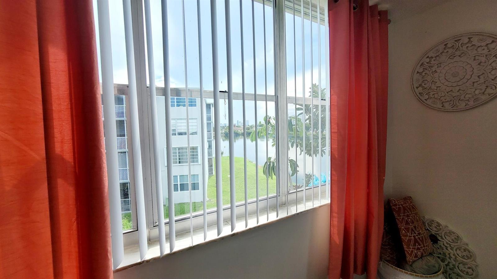Ver detalles 308-1 2 / 2 1674 sq. ft. $ 2026-10-13 0 foto