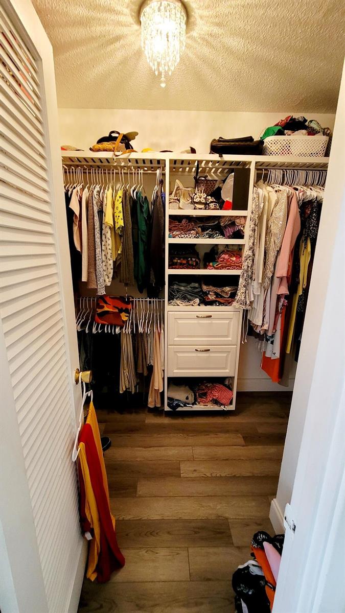 Ver detalles 308-1 2 / 2 1674 sq. ft. $ 2026-10-13 0 foto