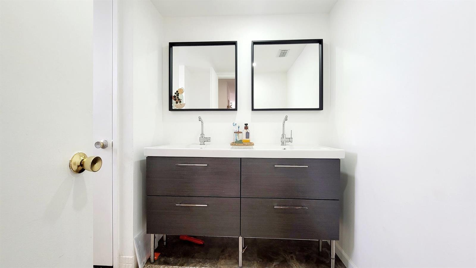Ver detalles 308-1 2 / 2 1674 sq. ft. $ 2026-10-13 0 foto