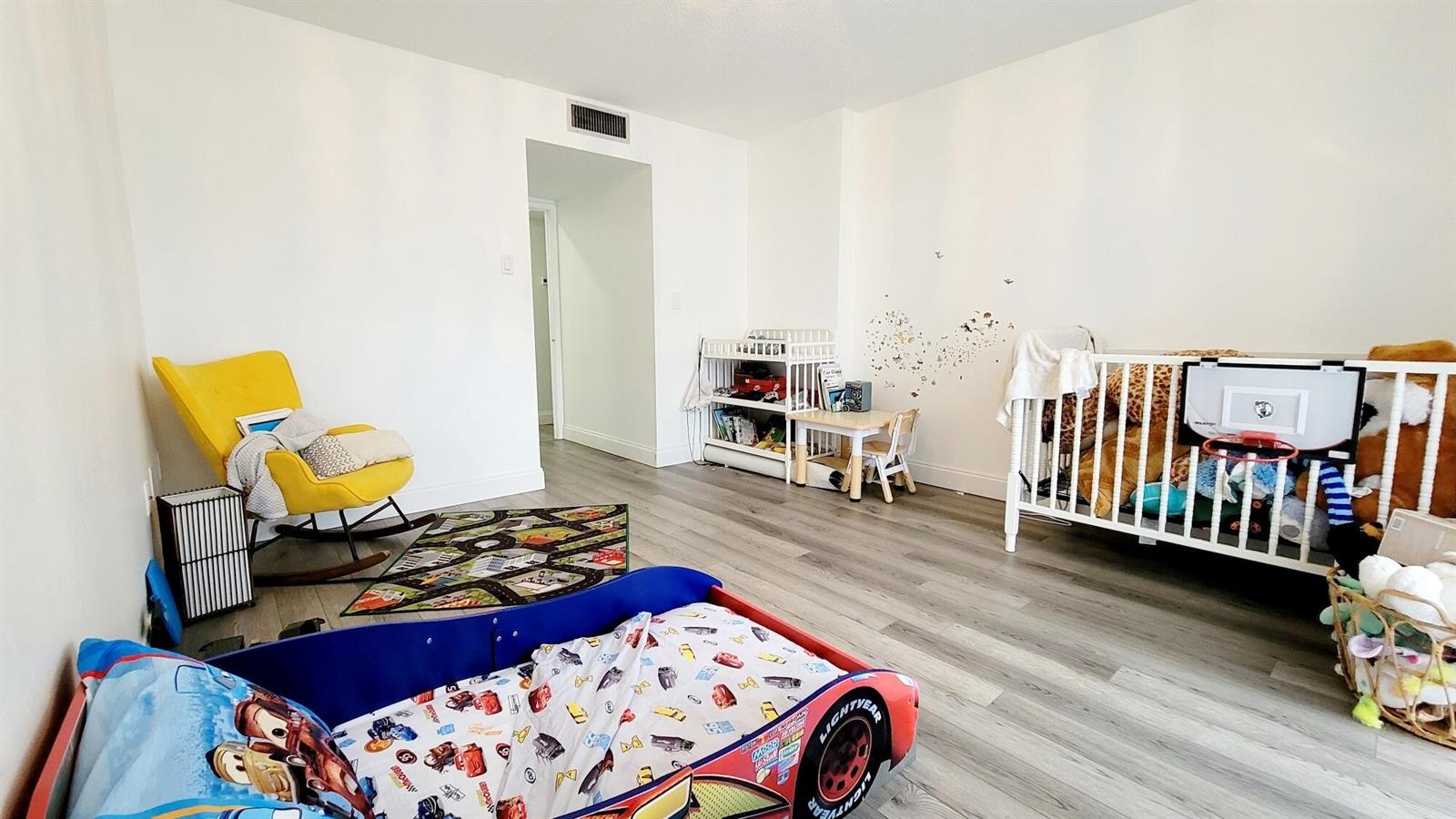 Ver detalles 308-1 2 / 2 1674 sq. ft. $ 2026-10-13 0 foto