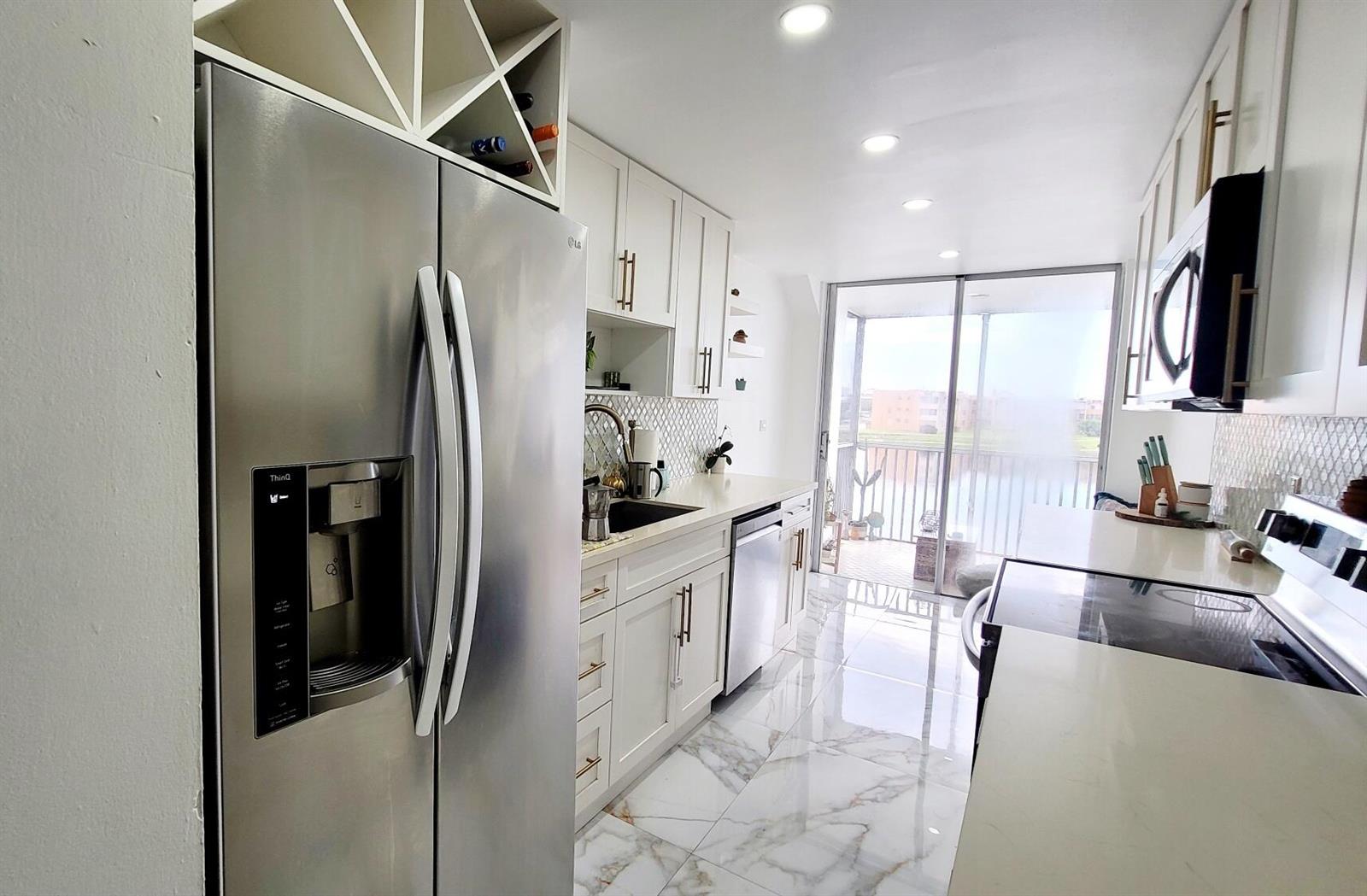 Ver detalles 308-1 2 / 2 1674 sq. ft. $ 2026-10-13 0 foto