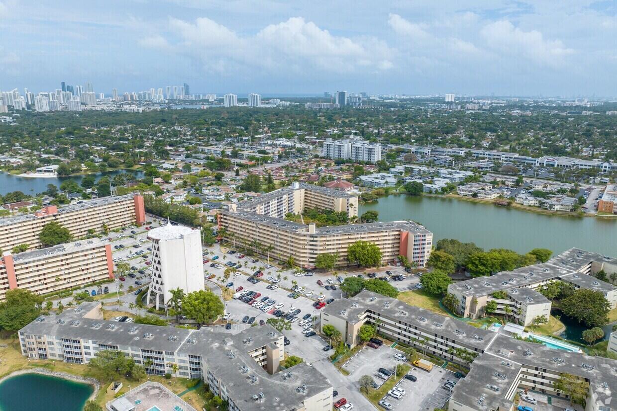 Ver detalles 308-1 2 / 2 1674 sq. ft. $ 2026-10-13 0 foto