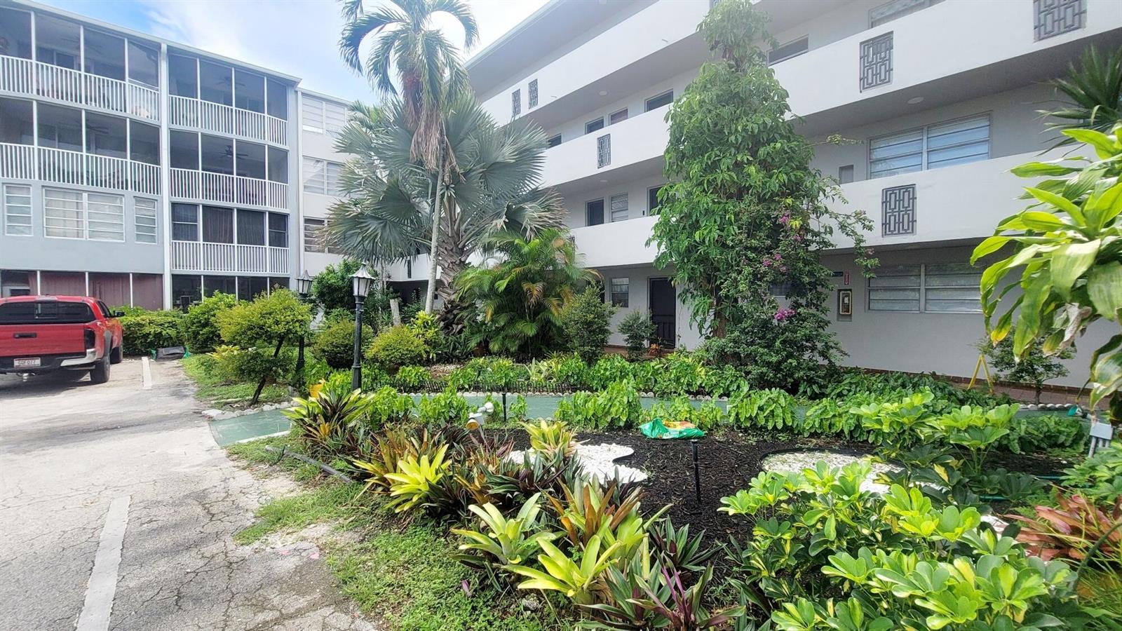 Ver detalles 308-1 2 / 2 1674 sq. ft. $ 2026-10-13 0 foto