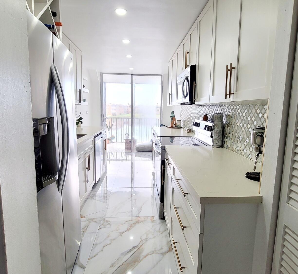 Ver detalles 308-1 2 / 2 1674 sq. ft. $ 2026-10-13 0 foto