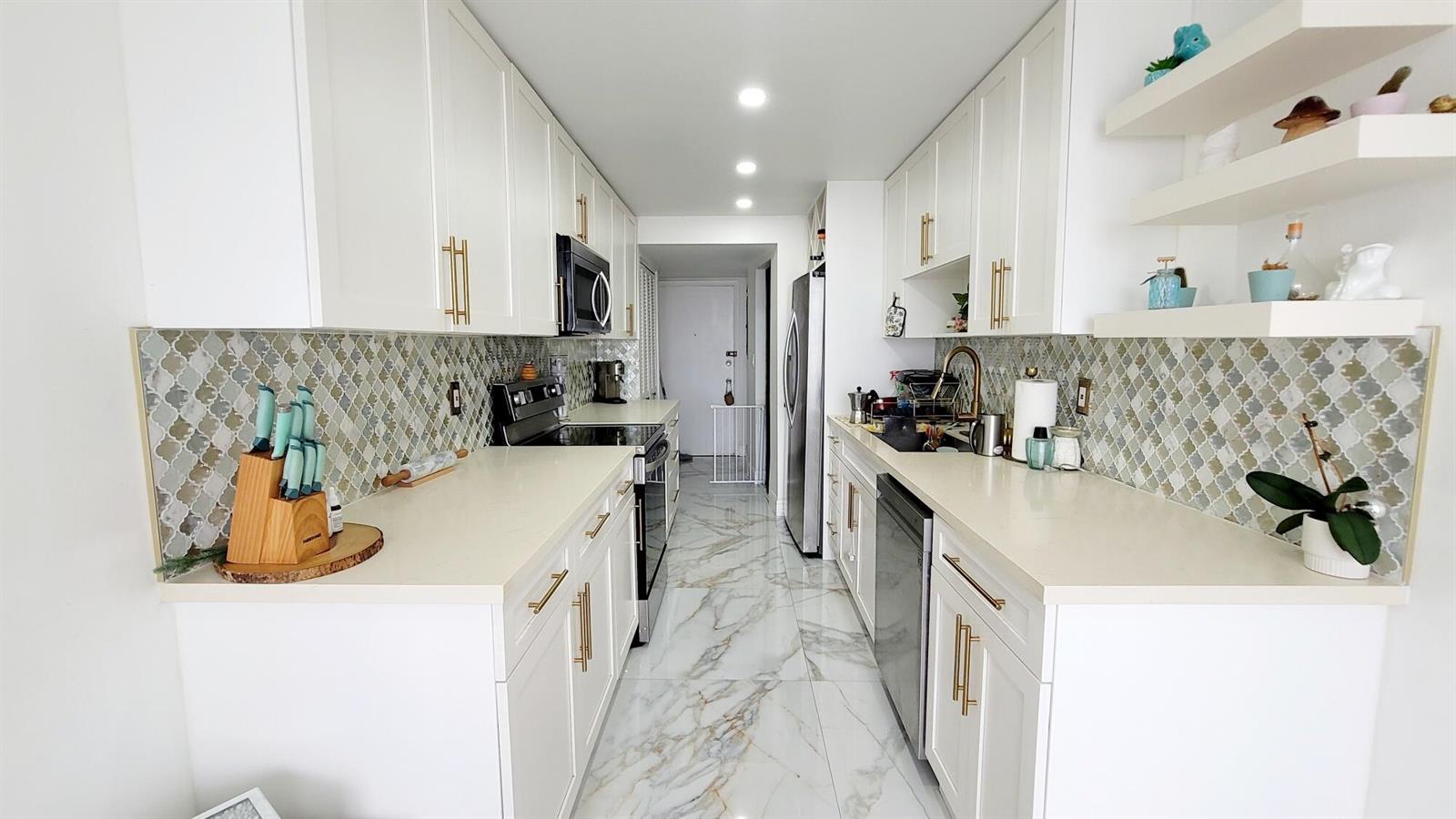 Ver detalles 308-1 2 / 2 1674 sq. ft. $ 2026-10-13 0 foto