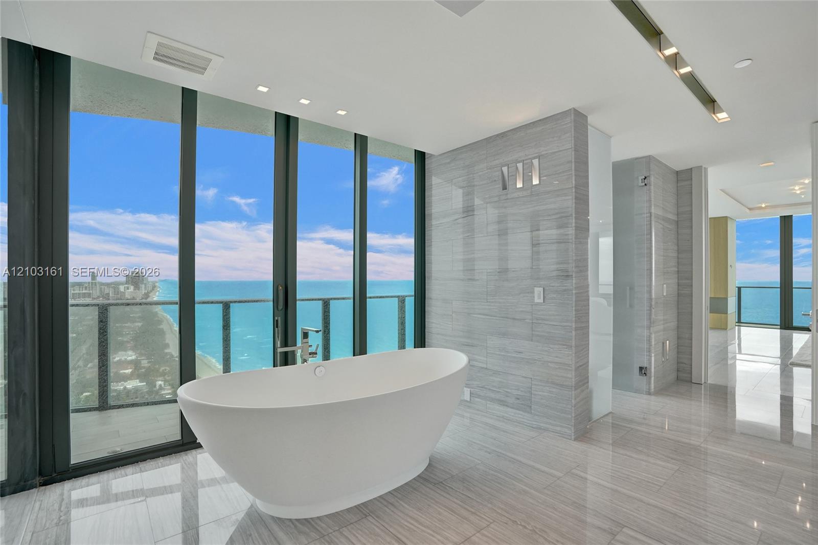 See details 33 3 / 6 4992 sq. ft. $ 2026-10-08 0 Photo