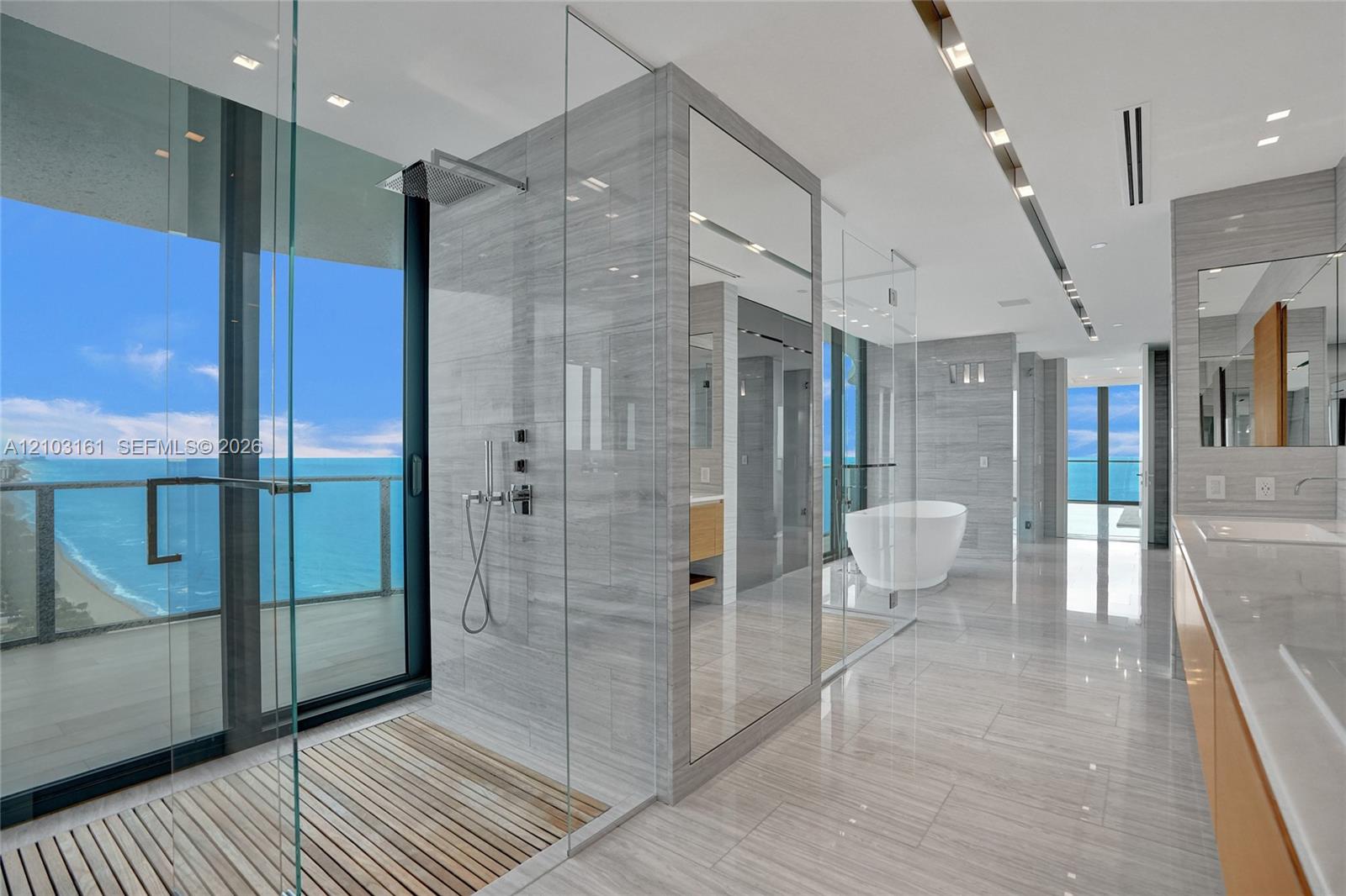 See details 33 3 / 6 4992 sq. ft. $ 2026-10-08 0 Photo