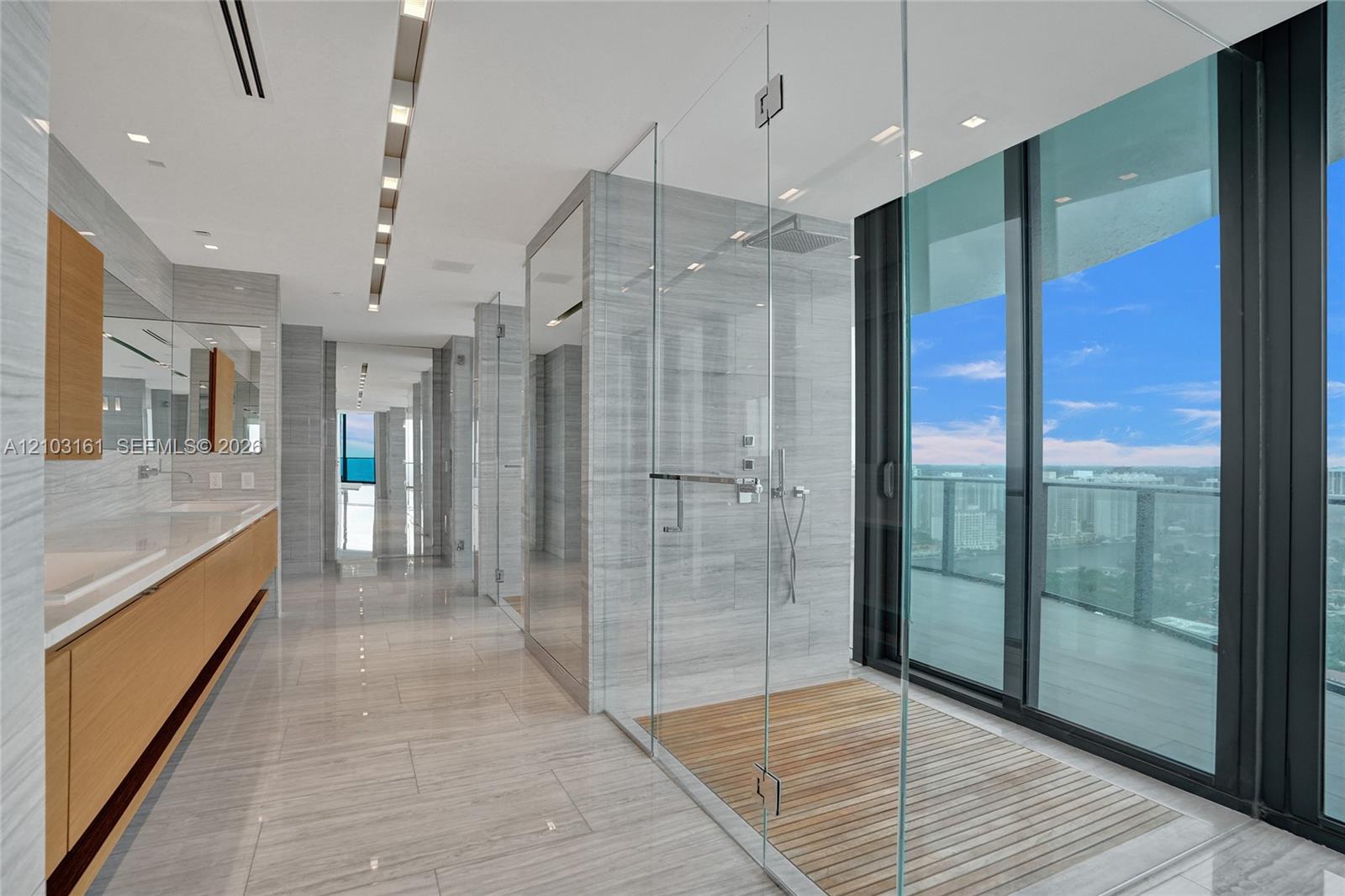 See details 33 3 / 6 4992 sq. ft. $ 2026-10-08 0 Photo