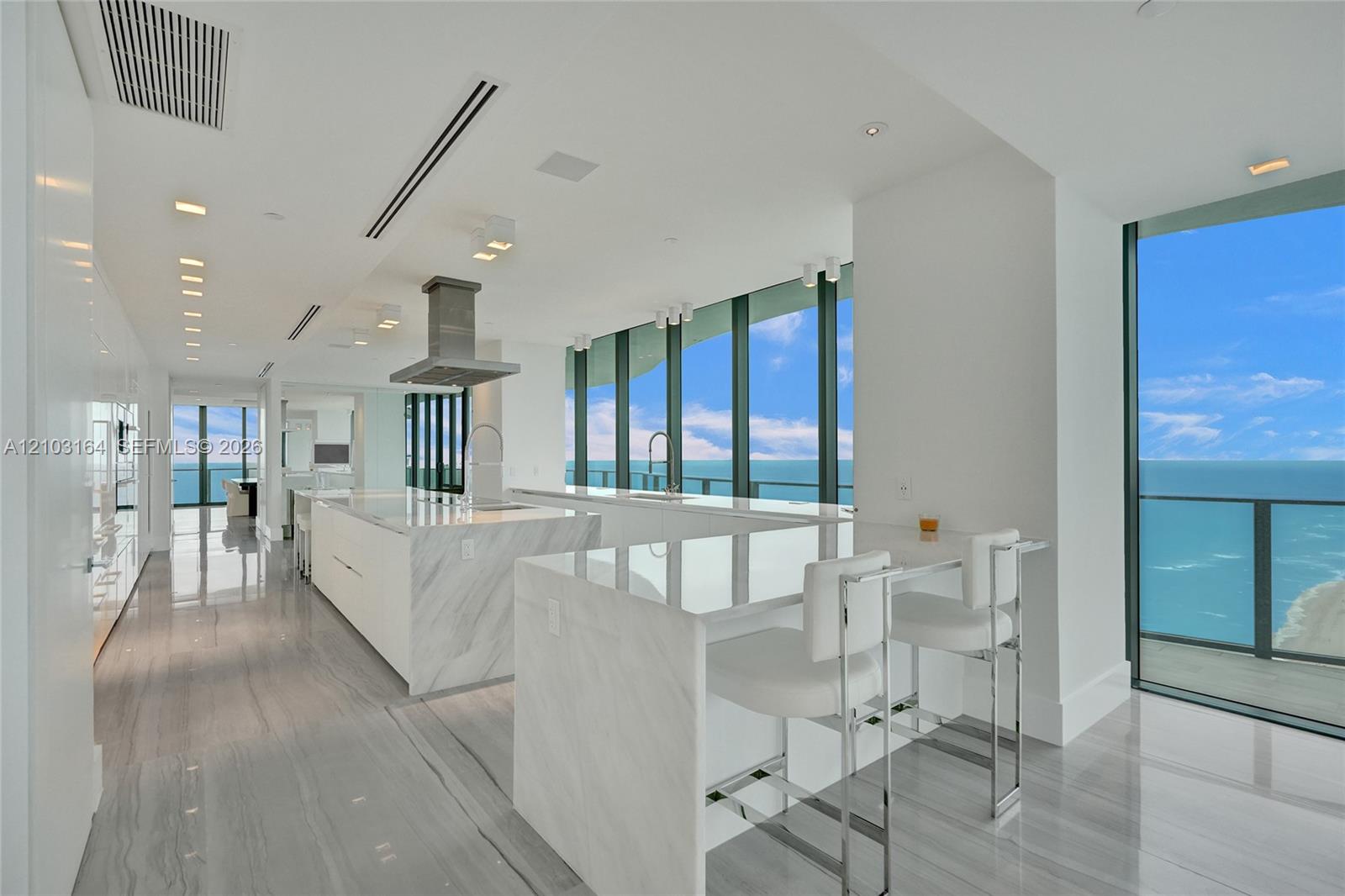 See details 33 3 / 6 4992 sq. ft. $ 2026-10-08 0 Photo