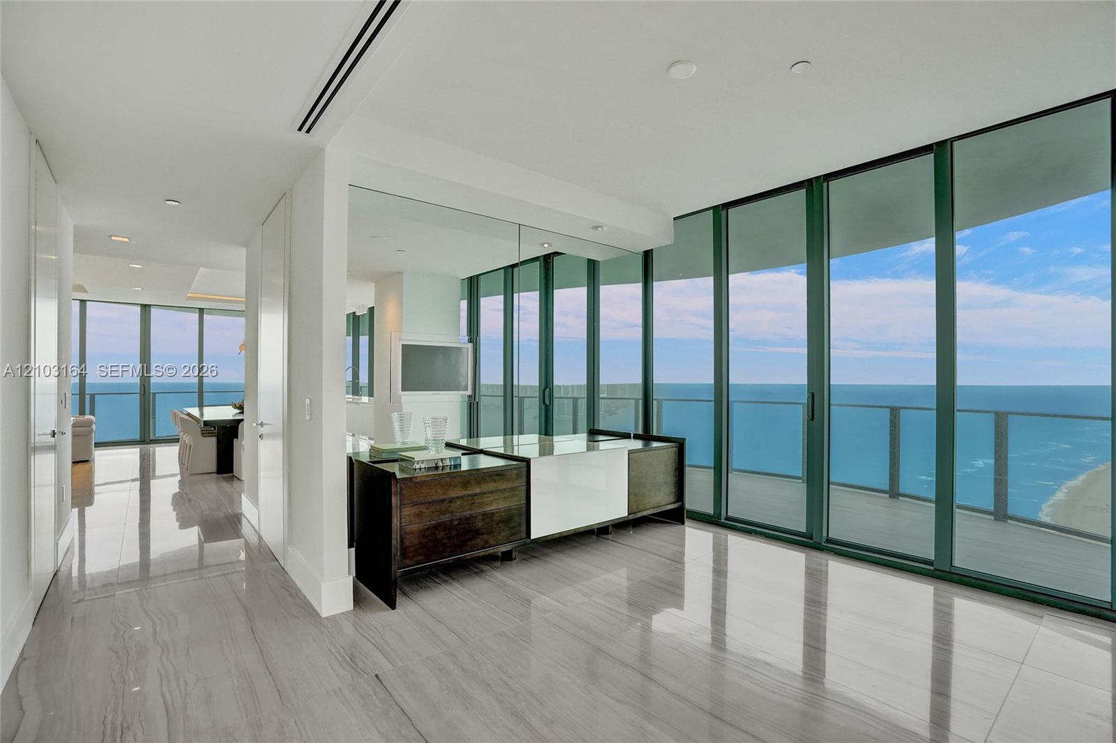 See details 33 3 / 6 4992 sq. ft. $ 2026-10-08 0 Photo