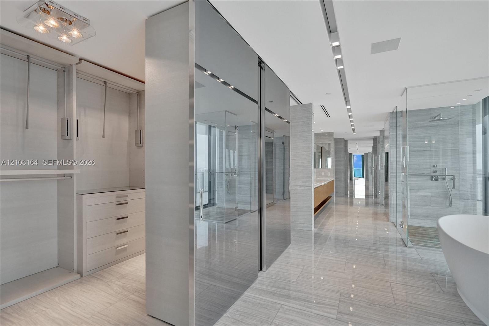See details 33 3 / 6 4992 sq. ft. $ 2026-10-08 0 Photo