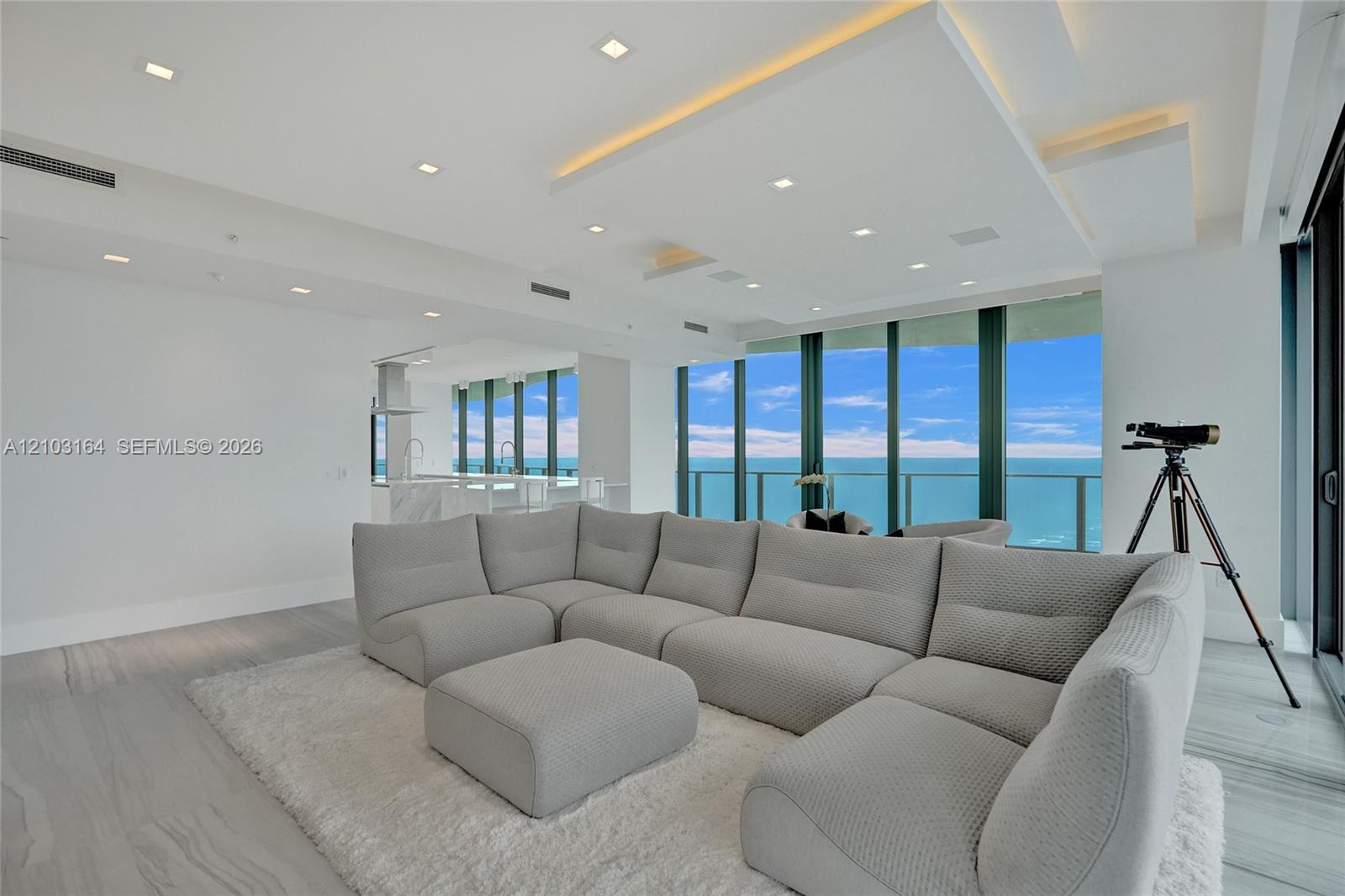 See details 33 3 / 6 4992 sq. ft. $ 2026-10-08 0 Photo