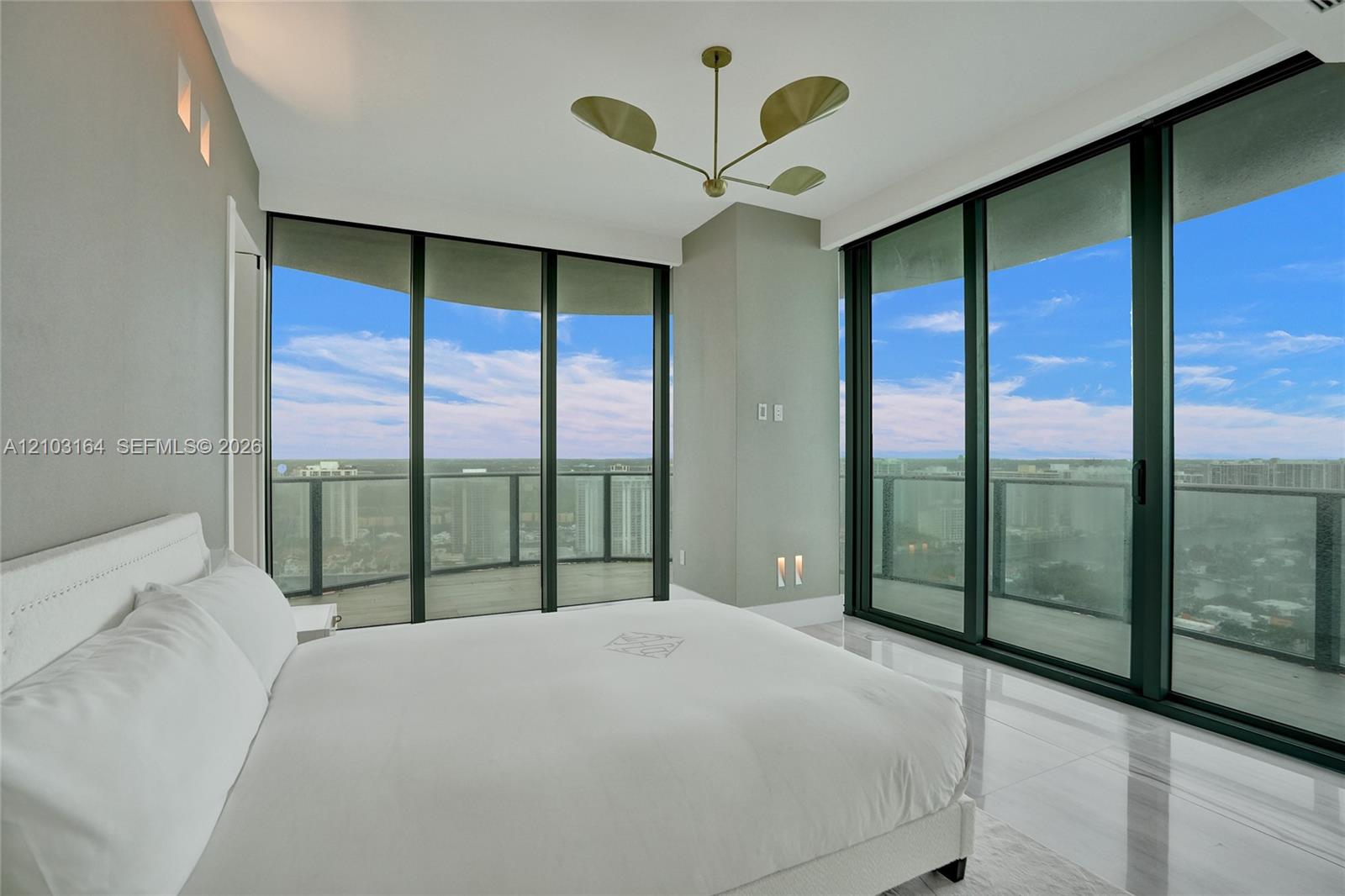 See details 33 3 / 6 4992 sq. ft. $ 2026-10-08 0 Photo