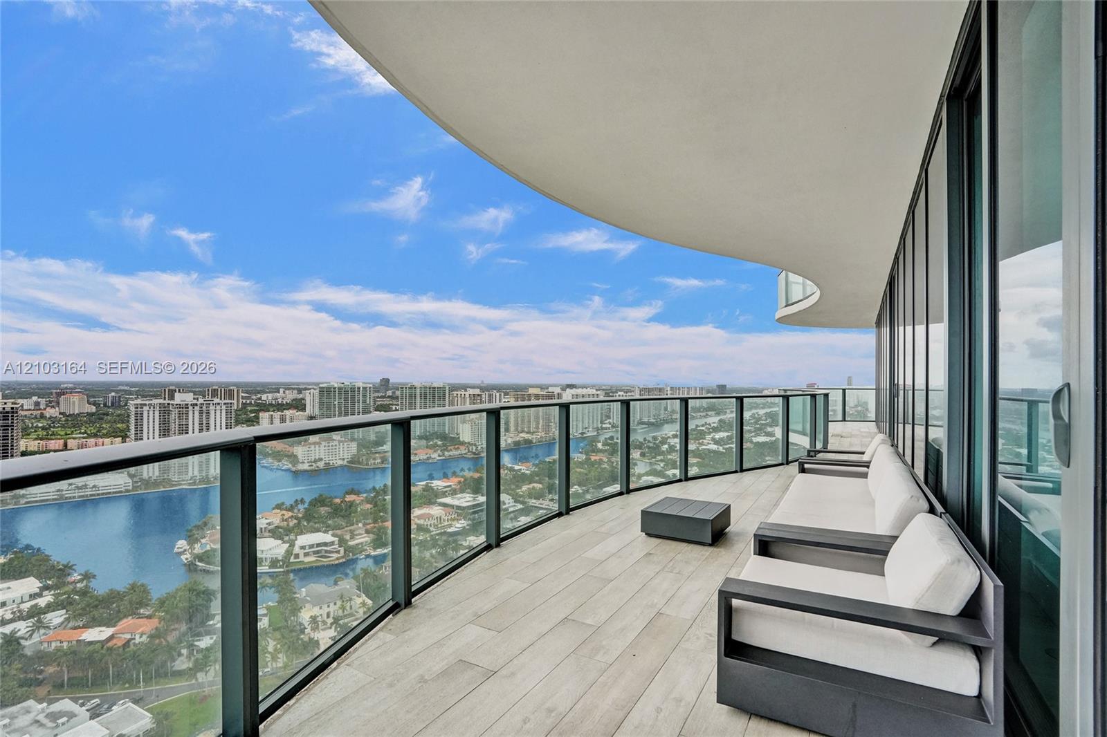 See details 33 3 / 6 4992 sq. ft. $ 2026-10-08 0 Photo