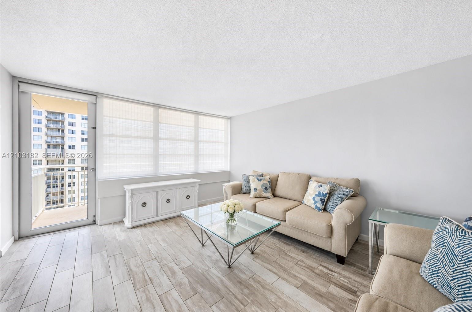 See details 1607 1 / 2 943 sq. ft. $ 2026-10-08 0 Photo