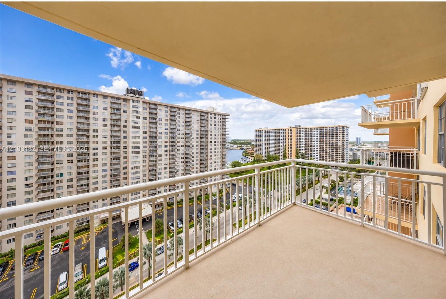 See details 1607 1 / 2 943 sq. ft. $ 2026-10-08 0 Photo