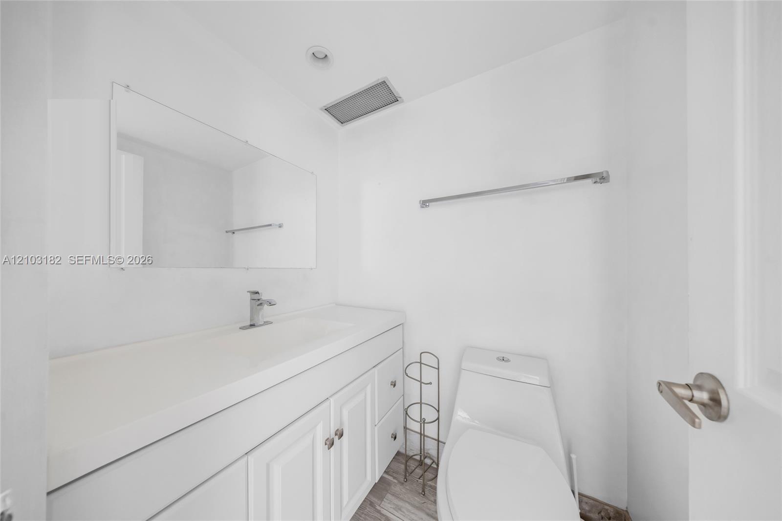 See details 1607 1 / 2 943 sq. ft. $ 2026-10-08 0 Photo