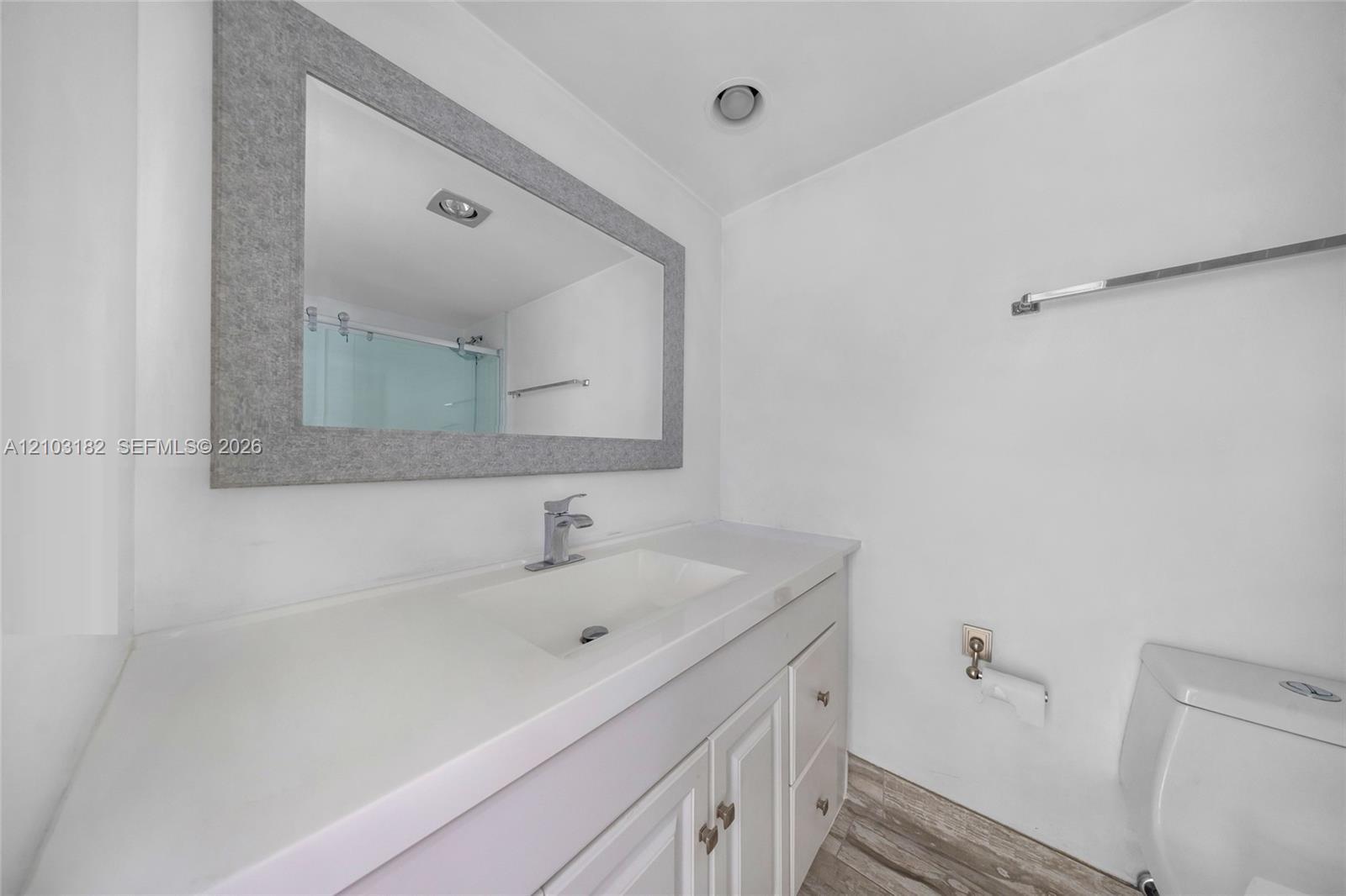 See details 1607 1 / 2 943 sq. ft. $ 2026-10-08 0 Photo