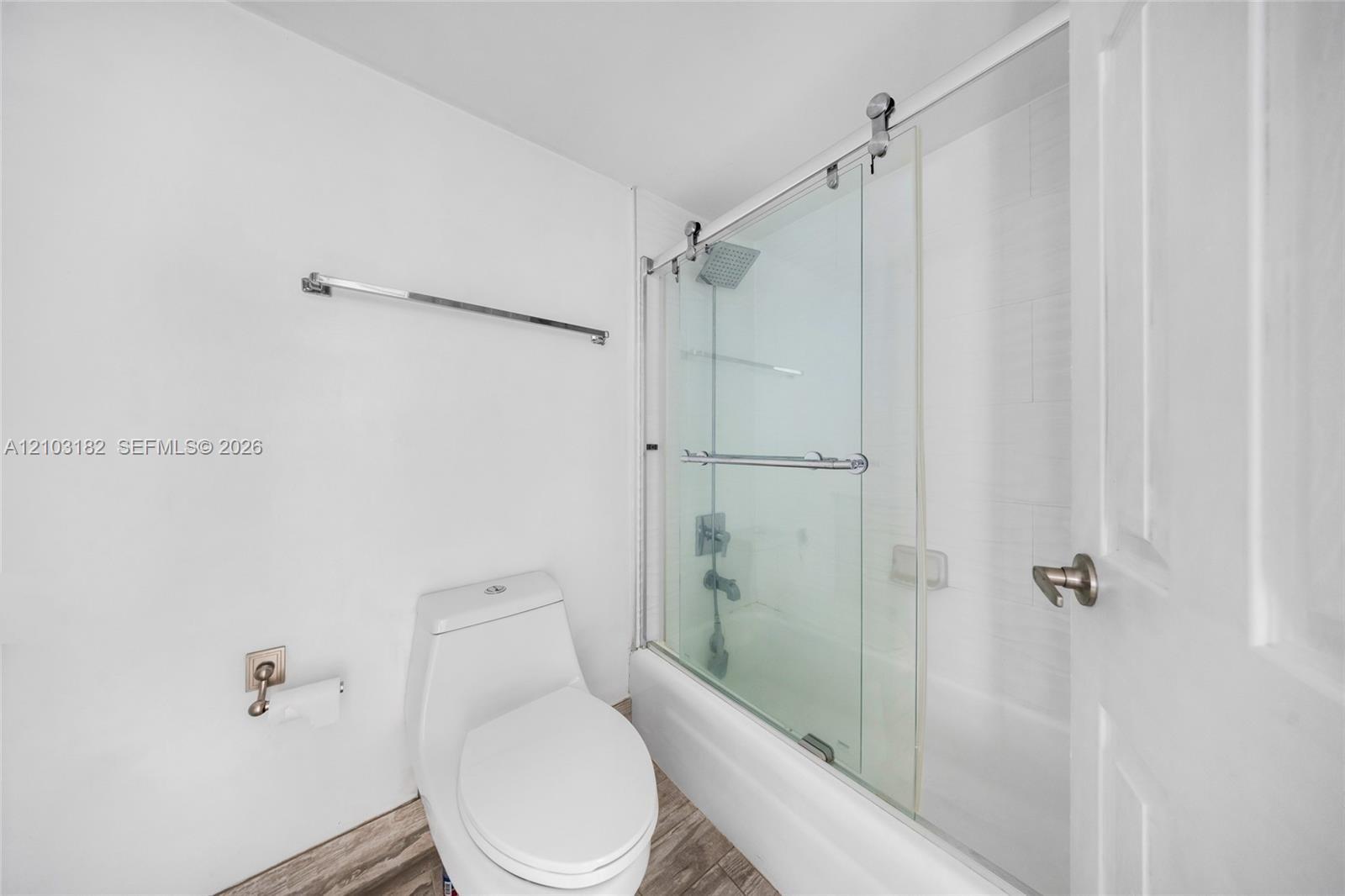 See details 1607 1 / 2 943 sq. ft. $ 2026-10-08 0 Photo