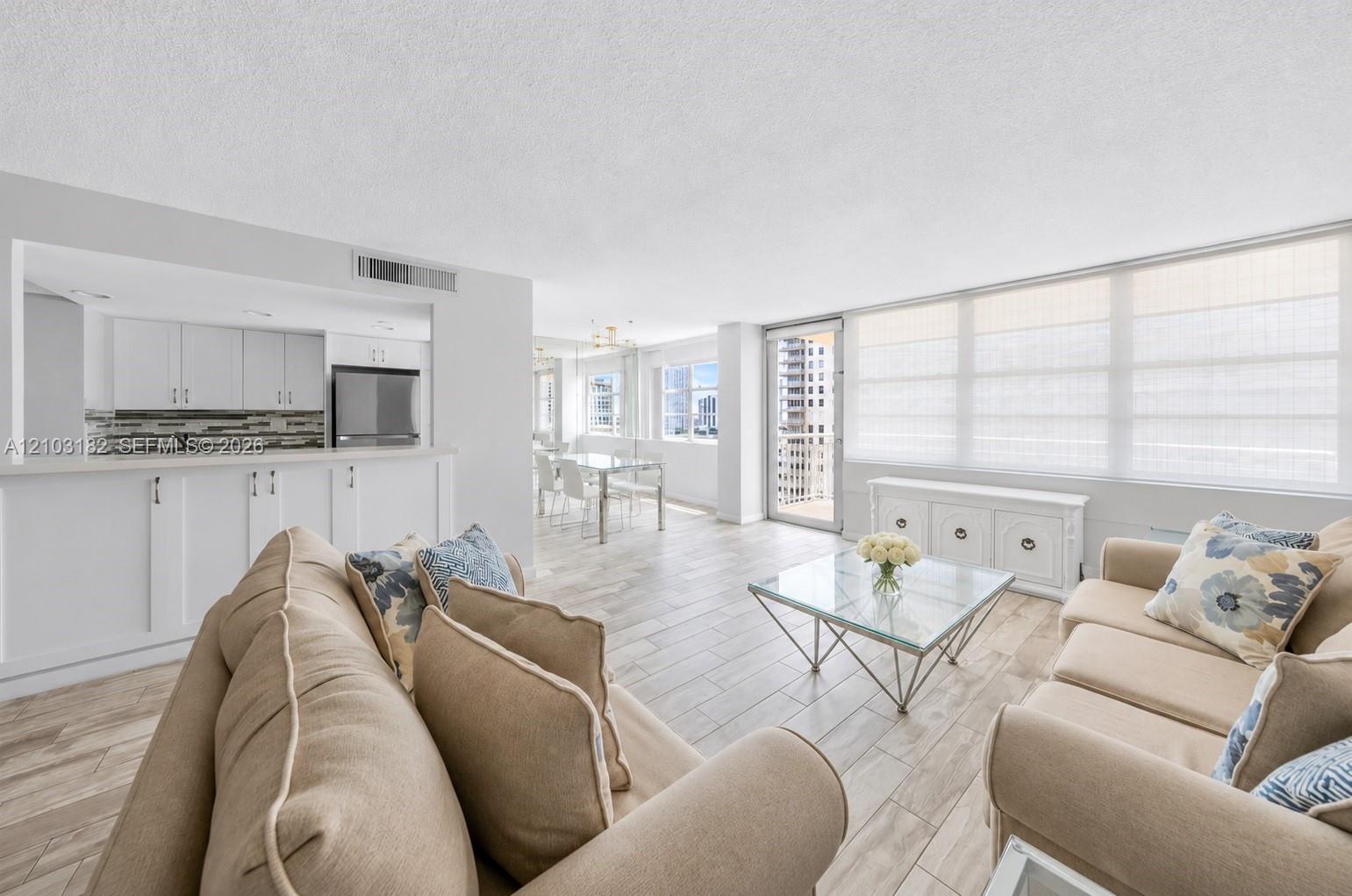 See details 1607 1 / 2 943 sq. ft. $ 2026-10-08 0 Photo