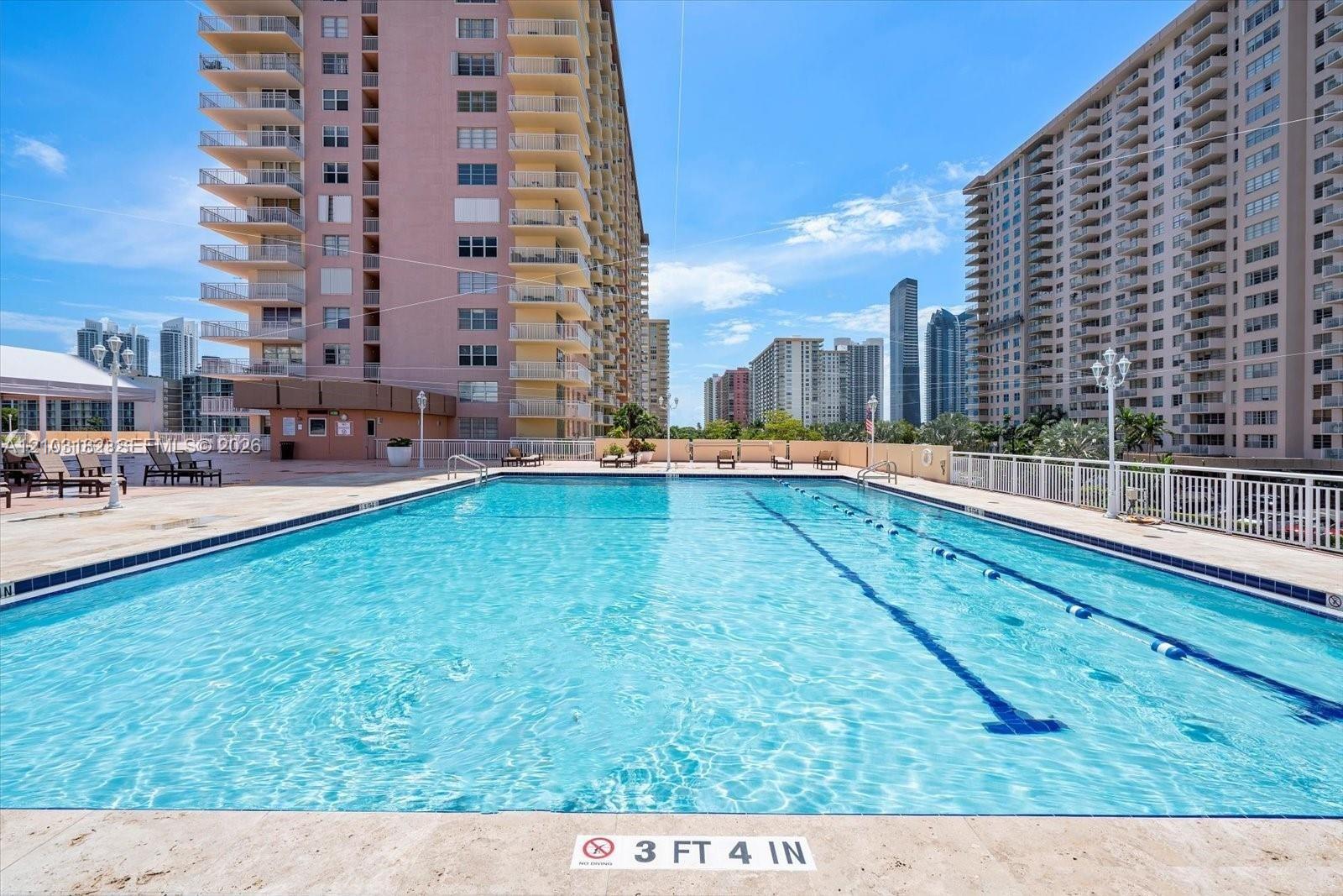 See details 1607 1 / 2 943 sq. ft. $ 2026-10-08 0 Photo