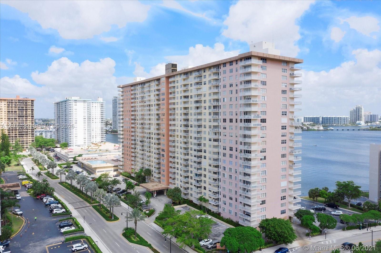 See details 1607 1 / 2 943 sq. ft. $ 2026-10-08 0 Photo