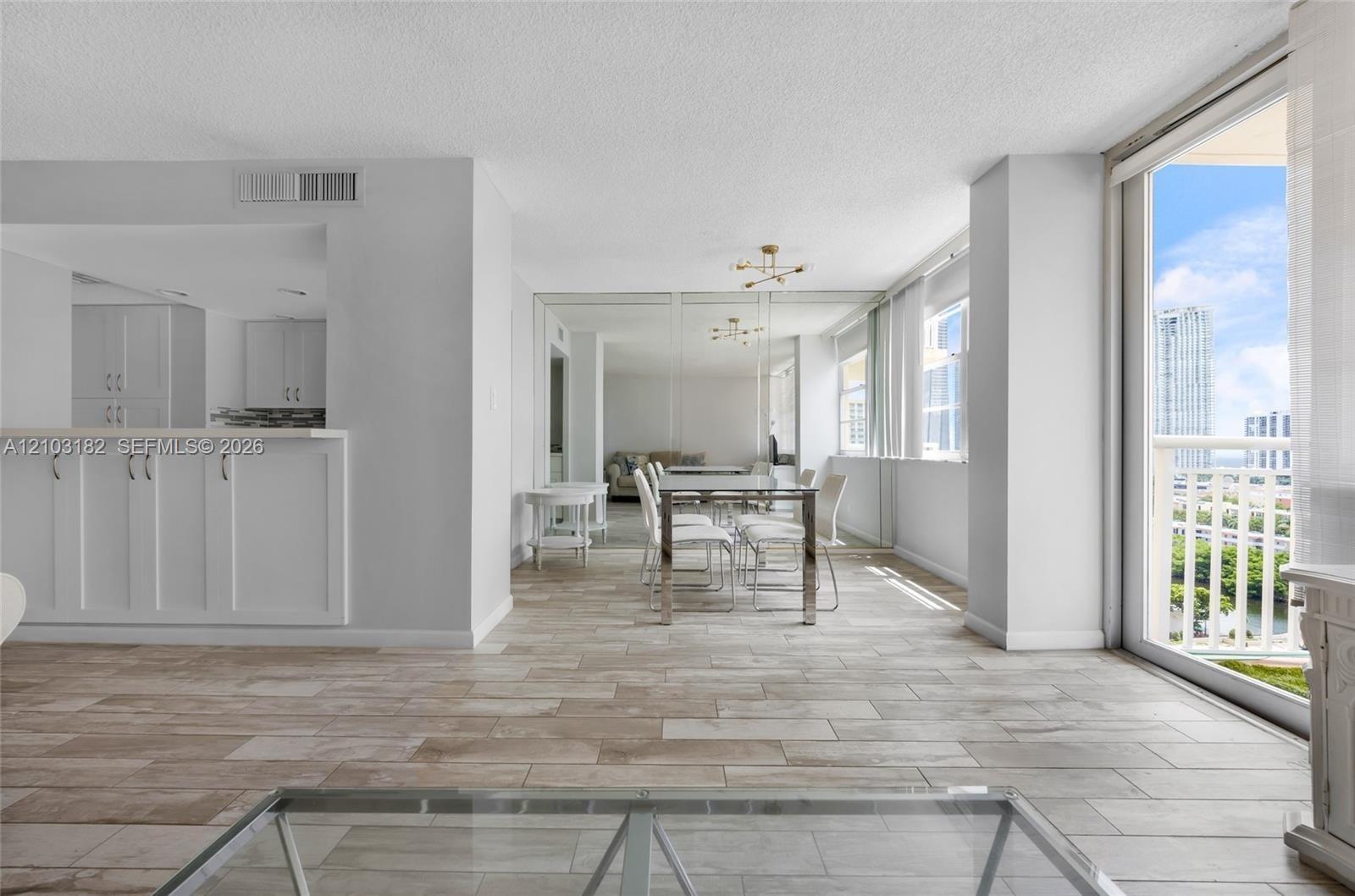 See details 1607 1 / 2 943 sq. ft. $ 2026-10-08 0 Photo