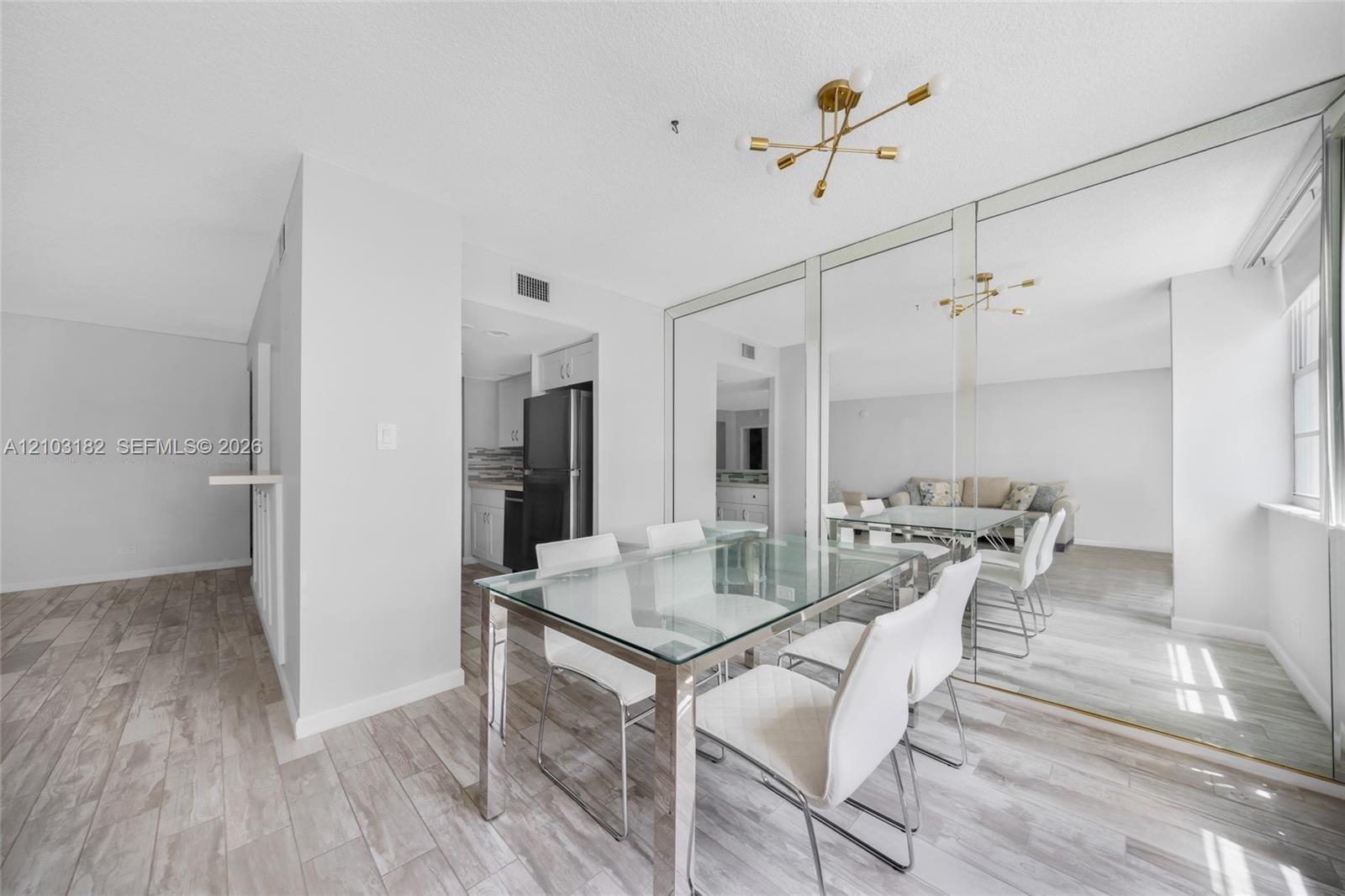 See details 1607 1 / 2 943 sq. ft. $ 2026-10-08 0 Photo