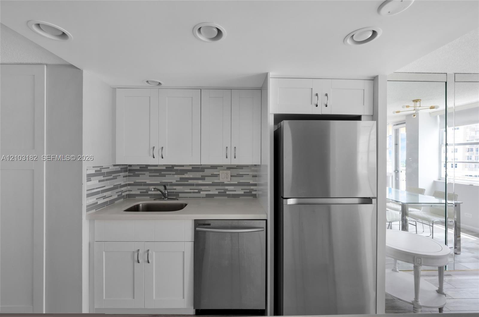 See details 1607 1 / 2 943 sq. ft. $ 2026-10-08 0 Photo