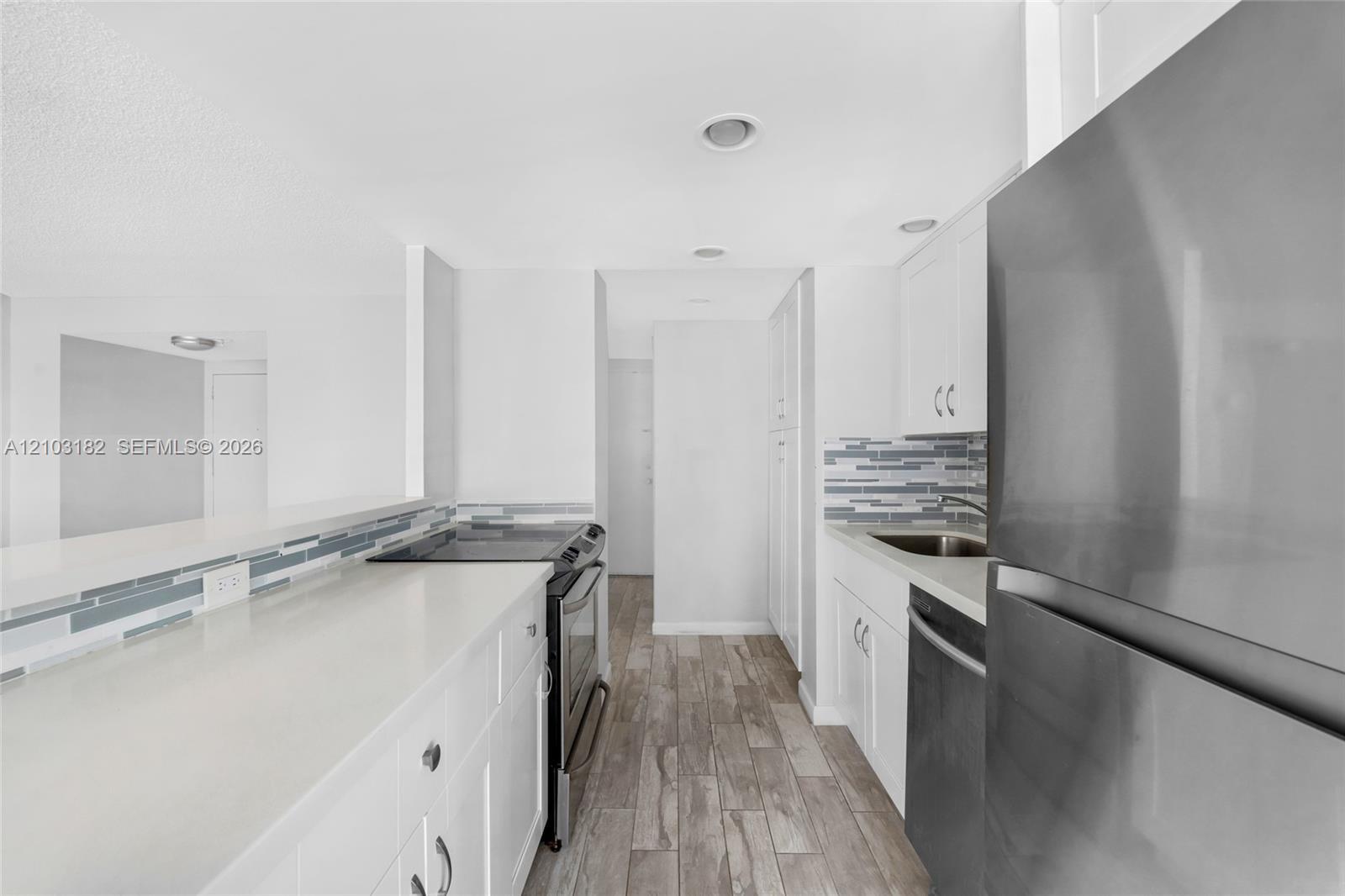 See details 1607 1 / 2 943 sq. ft. $ 2026-10-08 0 Photo