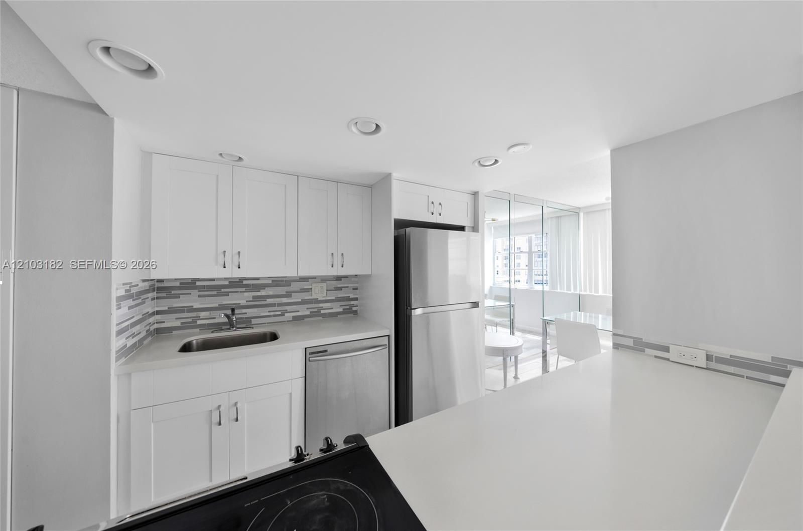See details 1607 1 / 2 943 sq. ft. $ 2026-10-08 0 Photo