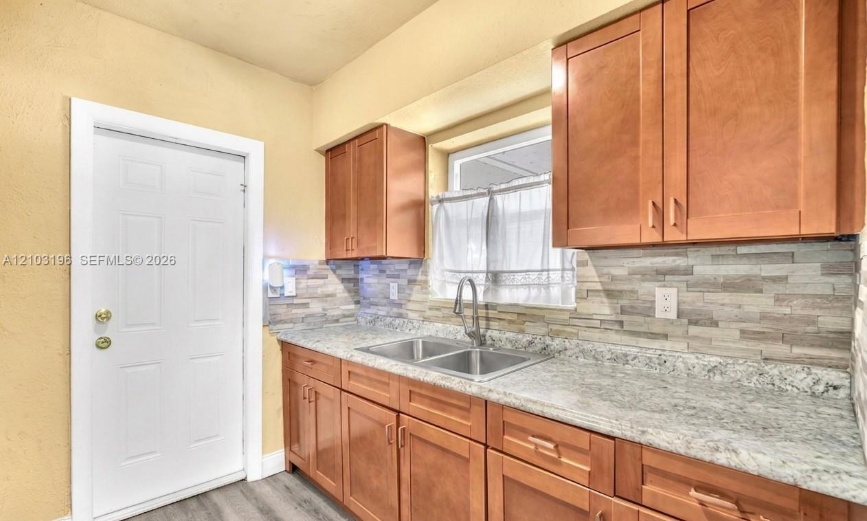 See details 1236 2 / 1 837 sq. ft. $ 2026-10-08 0 Photo