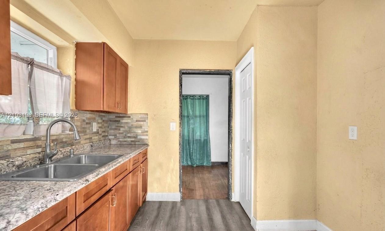 See details 1236 2 / 1 837 sq. ft. $ 2026-10-08 0 Photo