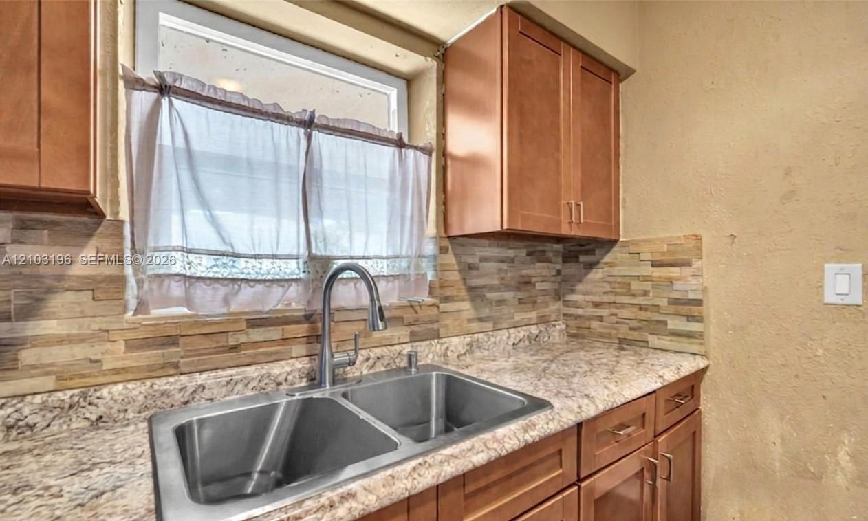 See details 1236 2 / 1 837 sq. ft. $ 2026-10-08 0 Photo