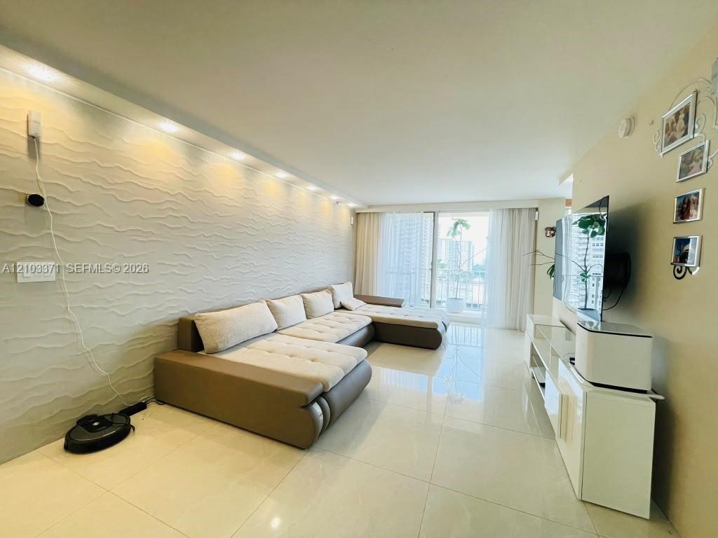 1118 2 / 2 1240 sq. ft. $ 2026-10-08 0 Photo