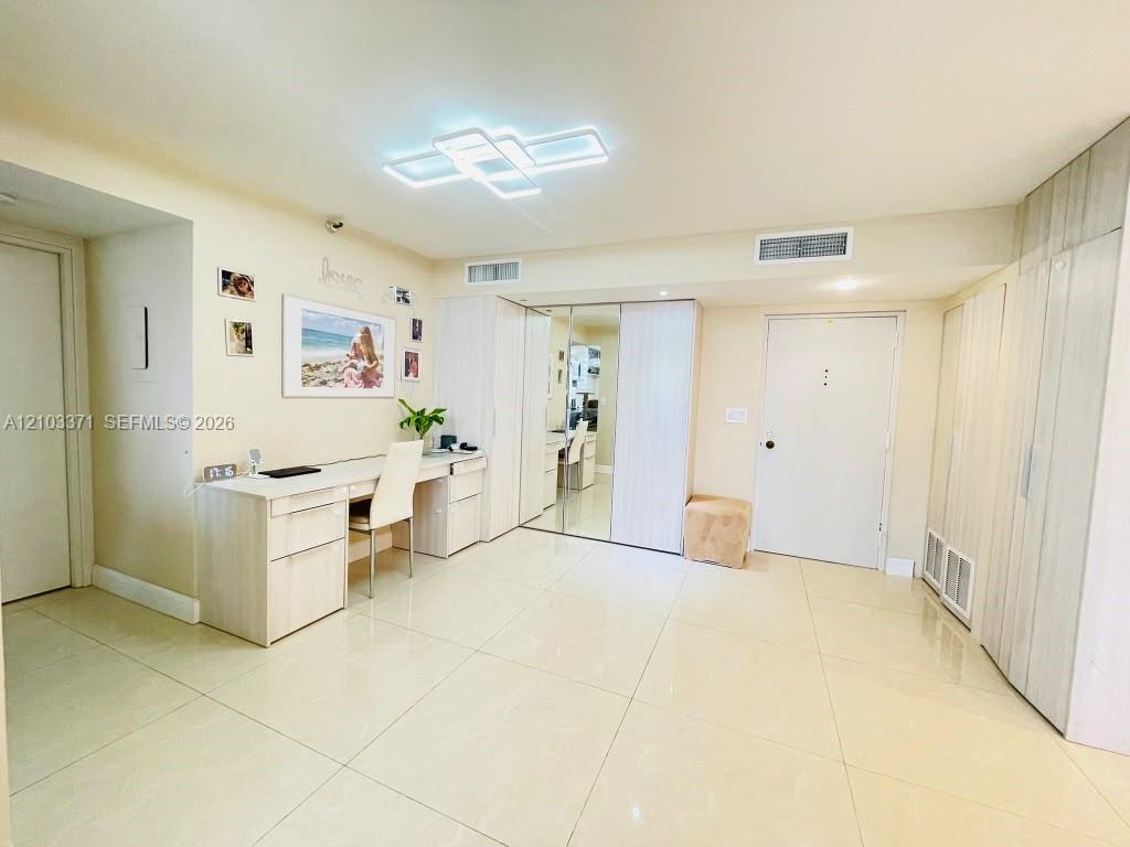 1118 2 / 2 1240 sq. ft. $ 2026-10-08 0 Photo