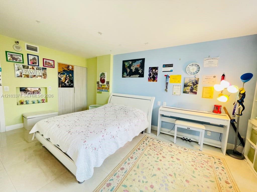 1118 2 / 2 1240 sq. ft. $ 2026-10-08 0 Photo