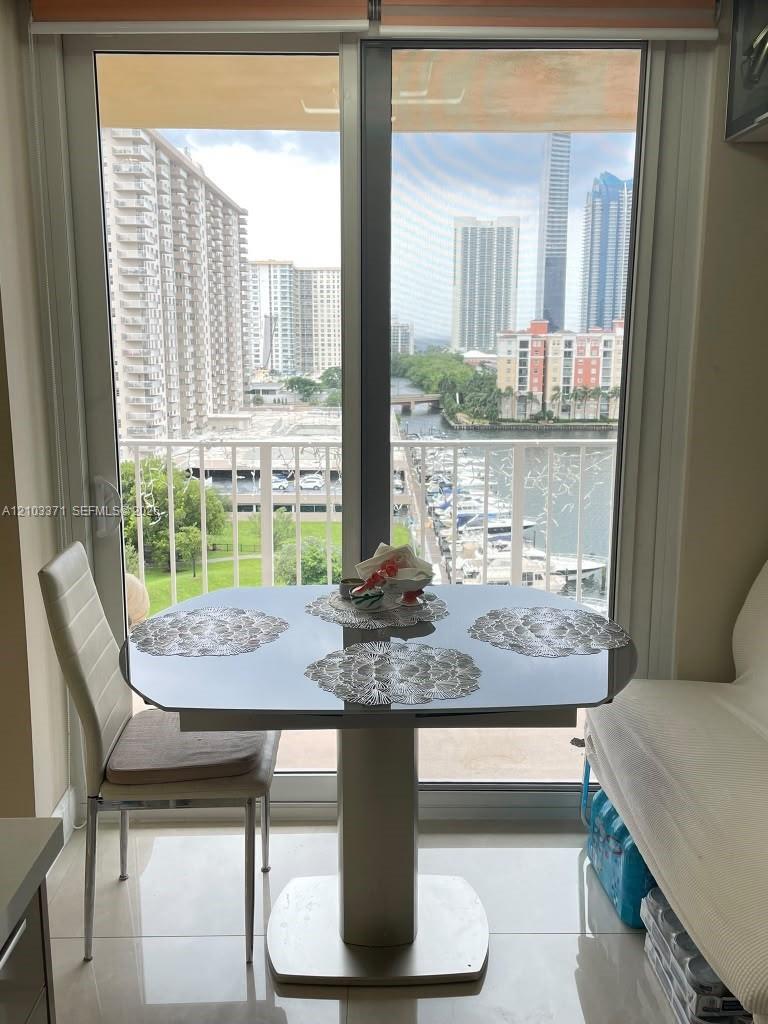 1118 2 / 2 1240 sq. ft. $ 2026-10-08 0 Photo