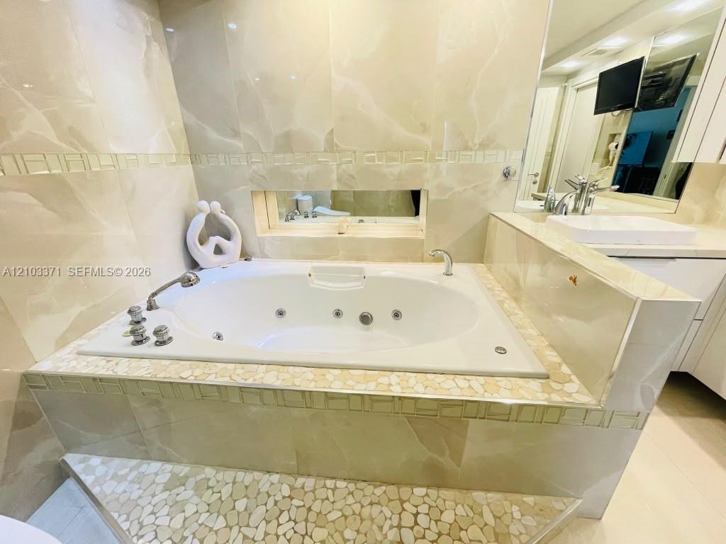 1118 2 / 2 1240 sq. ft. $ 2026-10-08 0 Photo